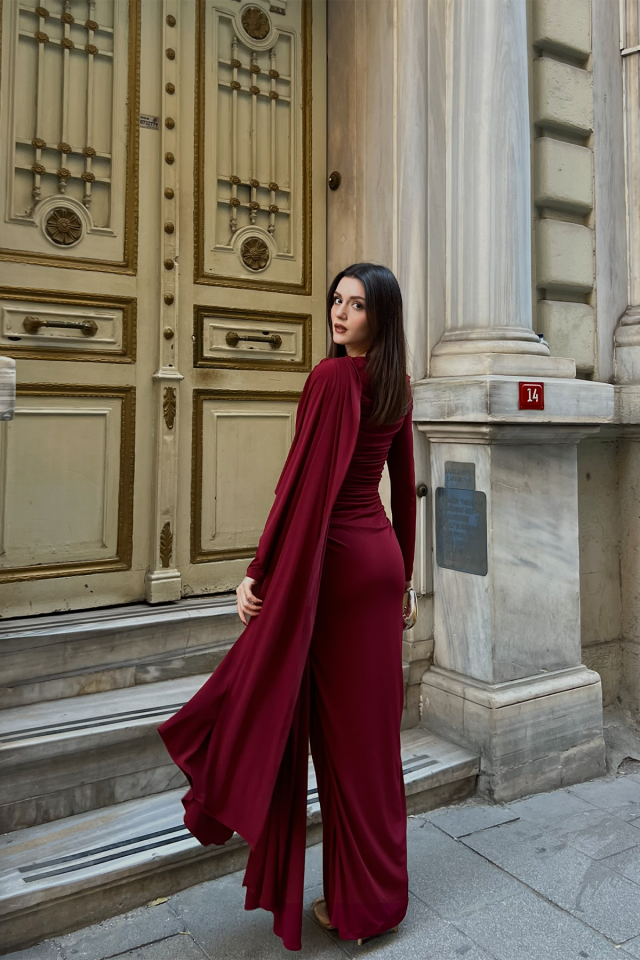 Kadın Drapeli Pelerin Detaylı Uzun Abiye Elbise – Uzun Kollu, Şık ve Davetlik