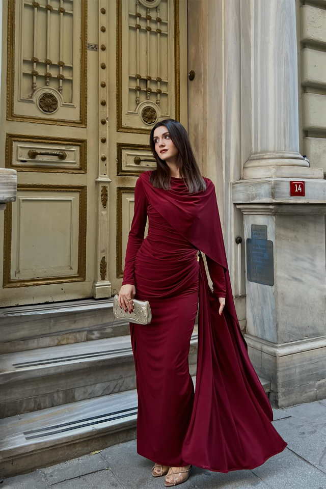 Kadın Drapeli Pelerin Detaylı Uzun Abiye Elbise – Uzun Kollu, Şık ve Davetlik
