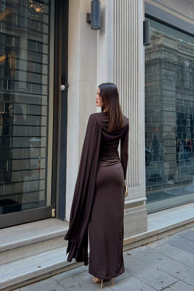 Kadın Drapeli Pelerin Detaylı Uzun Abiye Elbise – Uzun Kollu, Şık ve Davetlik