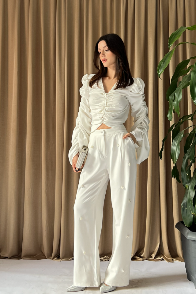 Büzgü Detaylı Drapeli Saten Uzun Kollu Kadın Crop Bluz 6014 Beyaz - S