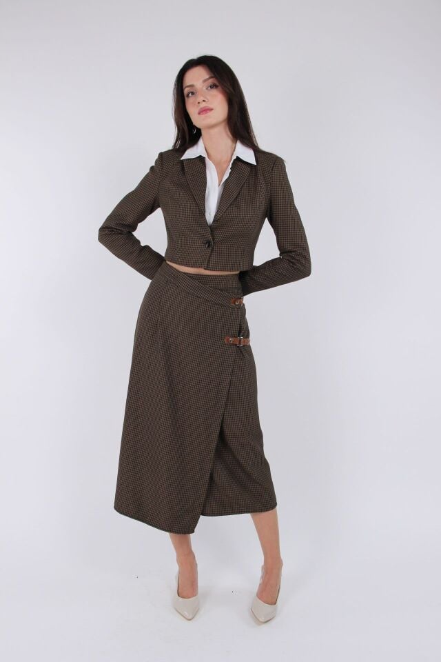 Kadın 3’lü Takım – Ekose Desenli Ceket, Yelek ve Midi Etek Kombini (Kemer Detaylı)
