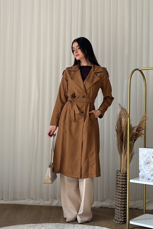 Kadın Kuşaklı Trençkot – Çift Düğmeli, Uzun Boy, Şık Dış Giyim
