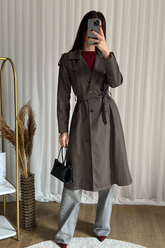 Kadın Kuşaklı Trençkot – Çift Düğmeli, Uzun Boy, Şık Dış Giyim