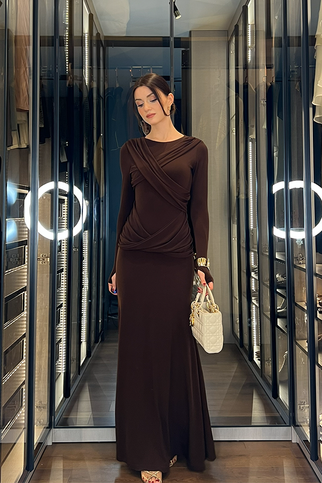 Kadın Drapeli Uzun Abiye Elbise – Uzun Kollu, Şık ve Vücuda Oturan Kesim