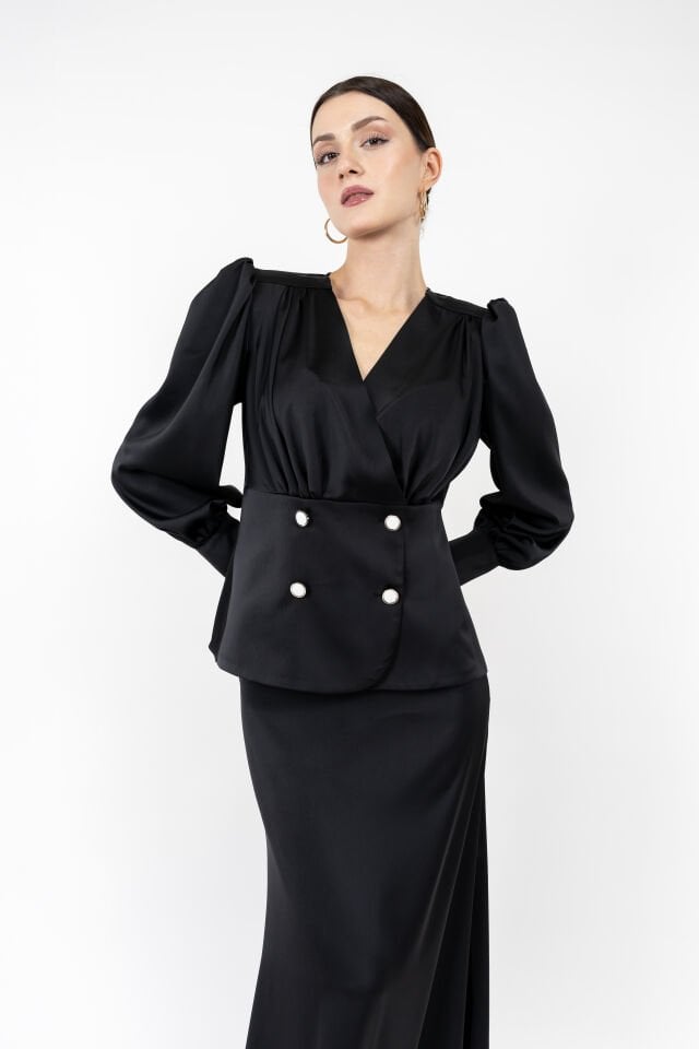 Kadın Saten Görünümlü Uzun Kollu Bluz – İncili Düğmeli Kruvaze Tasarım