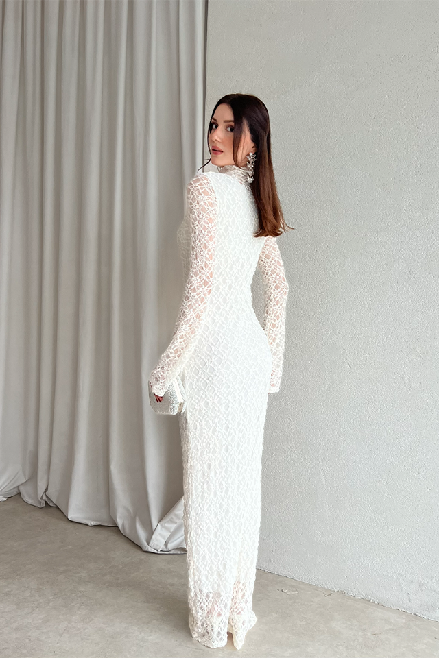 Kadın Dantel Uzun Abiye Elbise – Uzun Kollu, Yüksek Yaka, Şık ve Zarif Tasarım