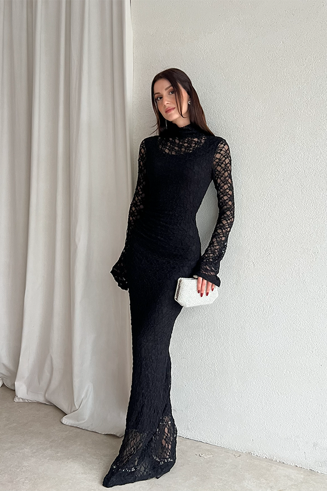 Kadın Dantel Uzun Abiye Elbise – Uzun Kollu, Yüksek Yaka, Şık ve Zarif Tasarım