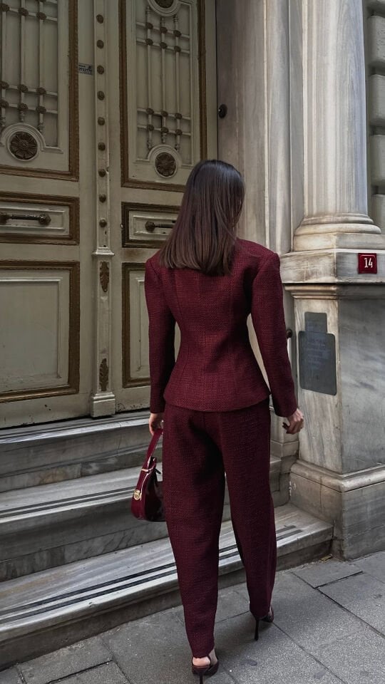 Kadın Siyah Düğmeli Blazer Ceket – Tok Kumaşlı Çift Sıra Düğmeli Şık Model