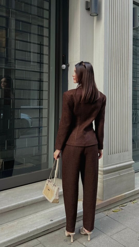 Kadın Siyah Düğmeli Blazer Ceket – Tok Kumaşlı Çift Sıra Düğmeli Şık Model