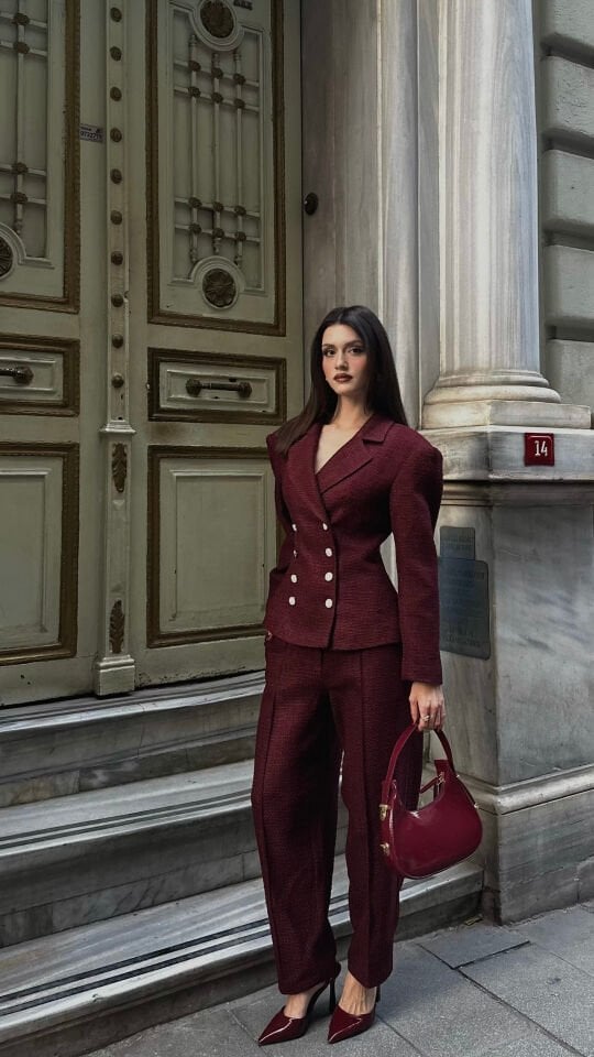 Kadın Siyah Düğmeli Blazer Ceket – Tok Kumaşlı Çift Sıra Düğmeli Şık Model