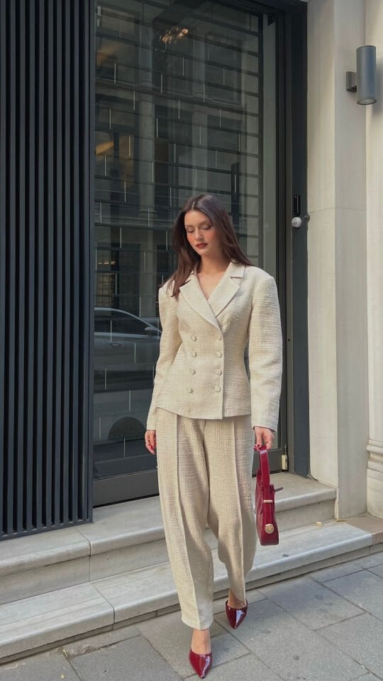 Kadın Siyah Yüksek Bel Kumaş Pantolon – Düz Kesim Şık ve Rahat Form