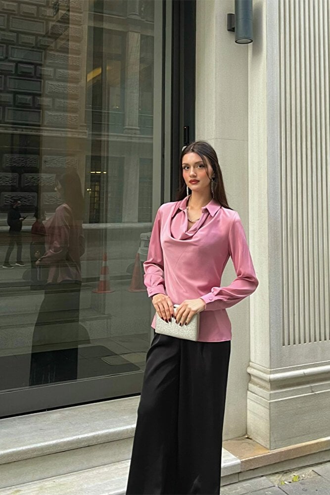 Kadın Degaje Yaka Saten Bluz – Uzun Kollu, Şık ve Zarif Tasarım