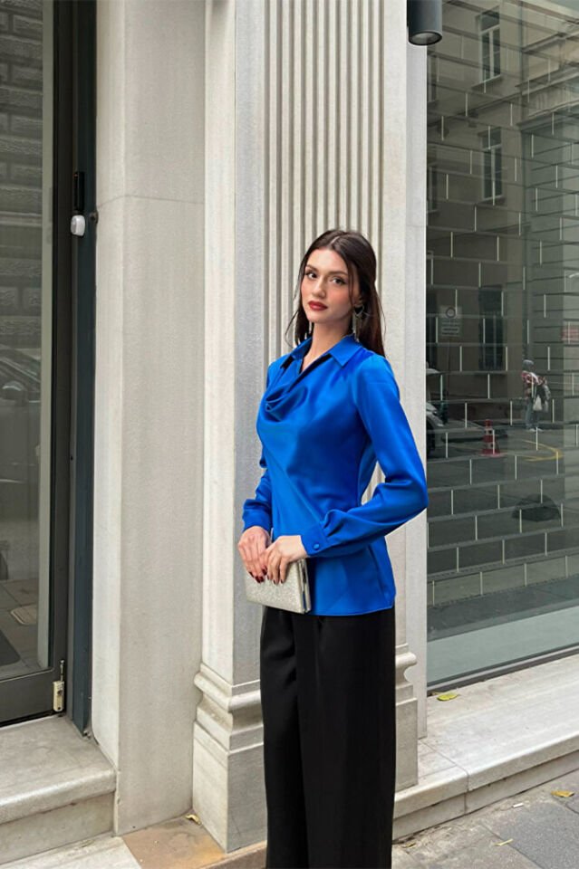 Kadın Degaje Yaka Saten Bluz – Uzun Kollu, Şık ve Zarif Tasarım