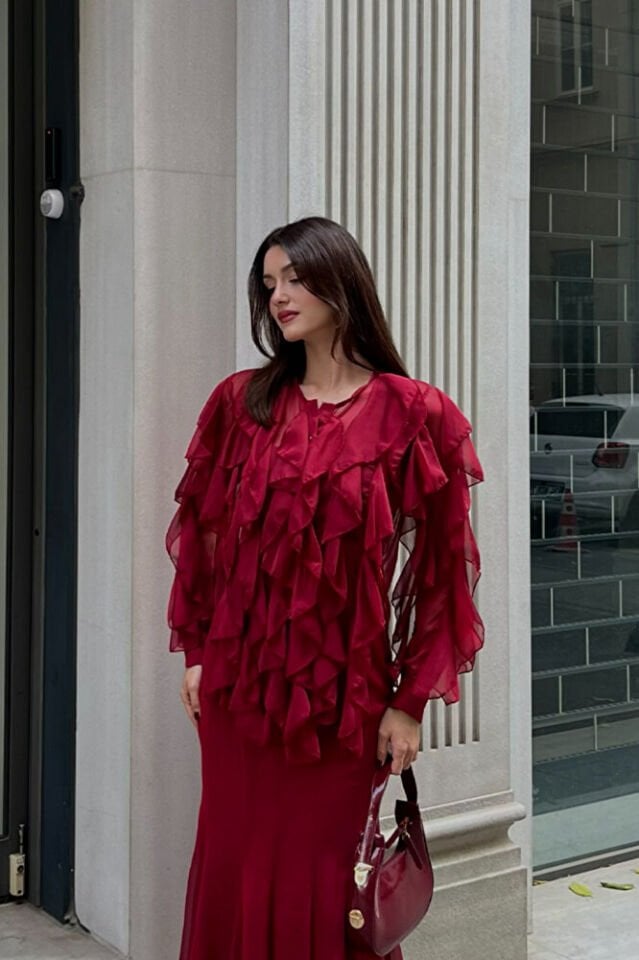 Kadın Volanlı Şifon Bluz – Transparan Kollu, Şık ve Zarif Tasarım