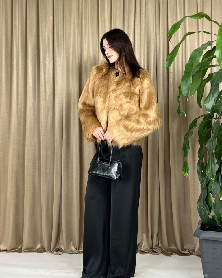 Kadın Suni Kürk Mont – Yumuşak Dokulu, Sıcak Tutan Kışlık Şık Model