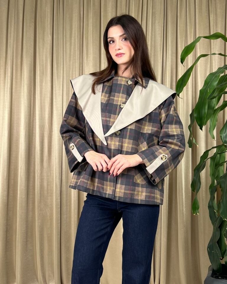 Kadın Kareli Oversize Ceket – Kontrast Geniş Yaka Detaylı, Tok Kumaşlı Şık Model