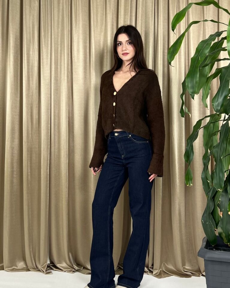 Kadın Kahve Renk Düğmeli Hırka – Yumuşak Dokulu, Rahat Kalıp Şık Model