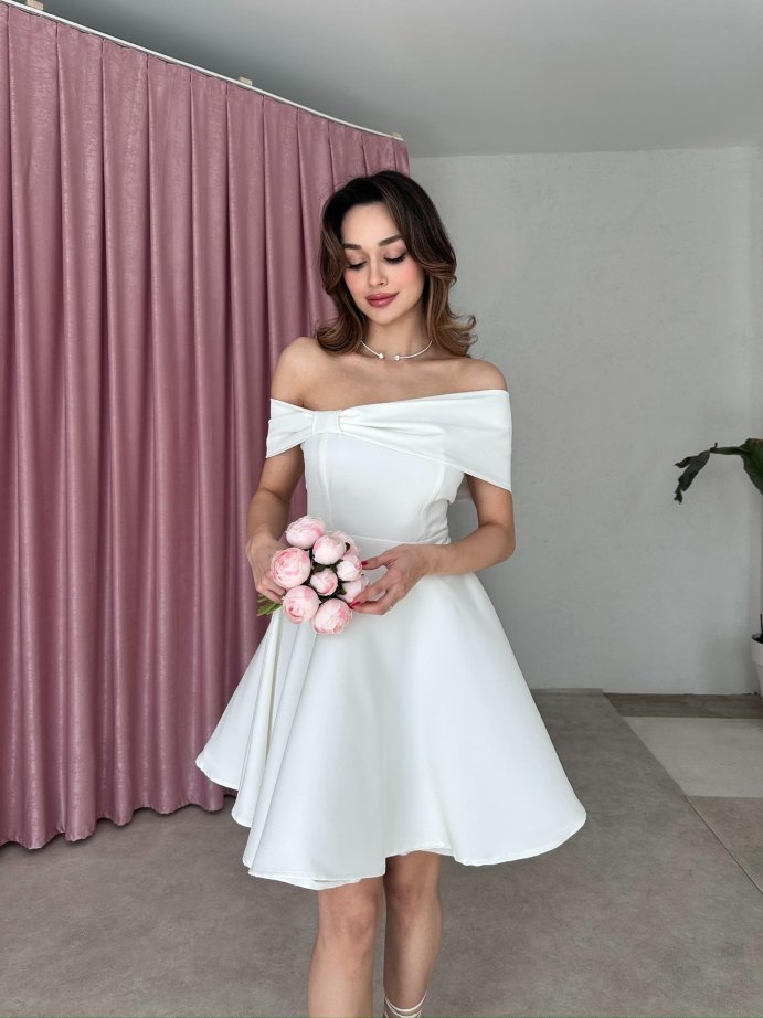 Madonna Yaka Fiyonk Detaylı Kloş Mini Elbise 5032 Beyaz - S