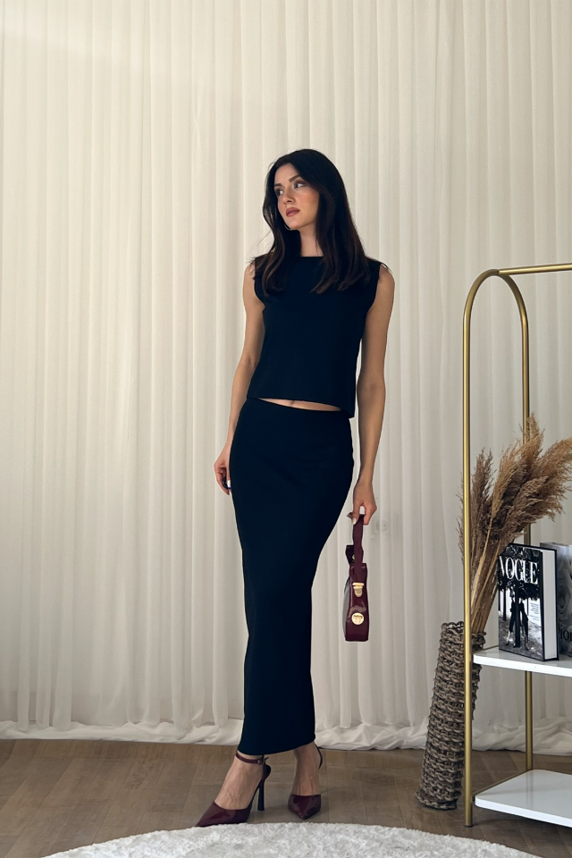 Bisiklet Yaka Kolsuz Üst ve Kalem Etek İkili Takım