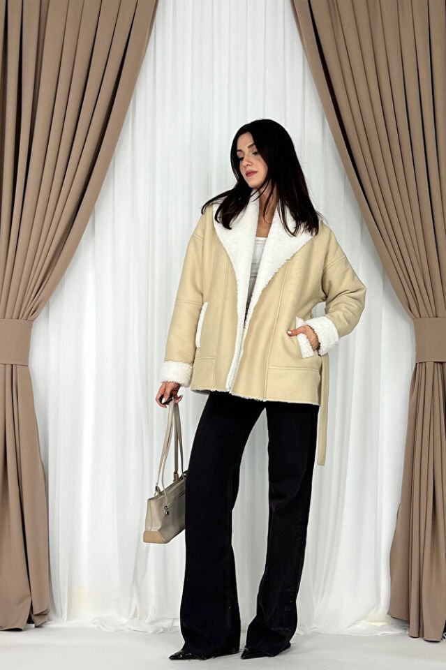 Peluş Yaka Detaylı Kuşaklı Kadın Kaban