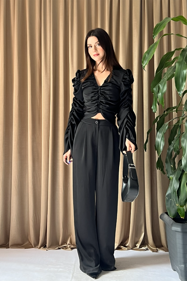 Büzgü Detaylı Drapeli Saten Uzun Kollu Kadın Crop Bluz