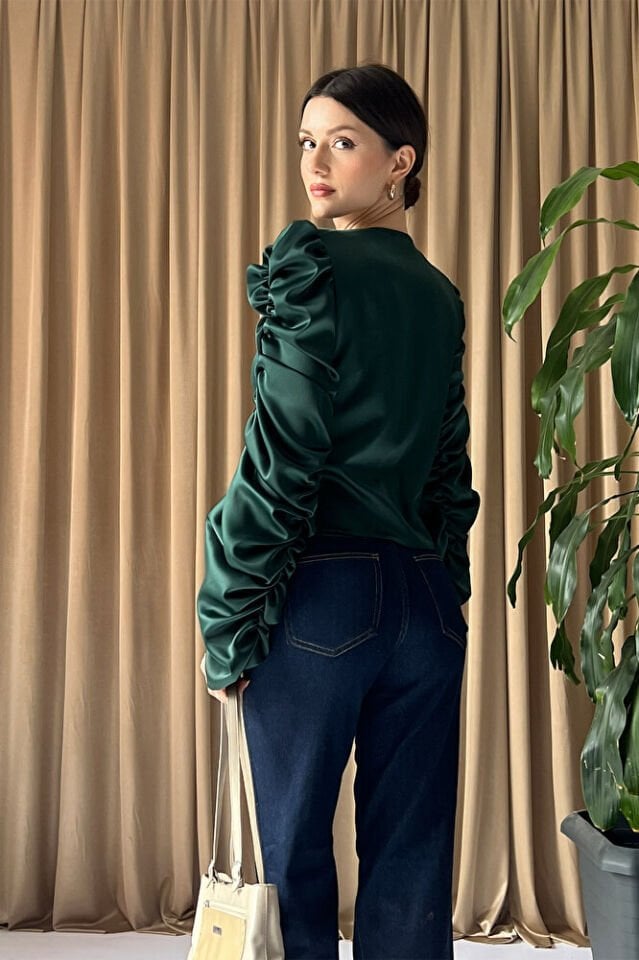 Büzgü Detaylı Drapeli Saten Uzun Kollu Kadın Crop Bluz