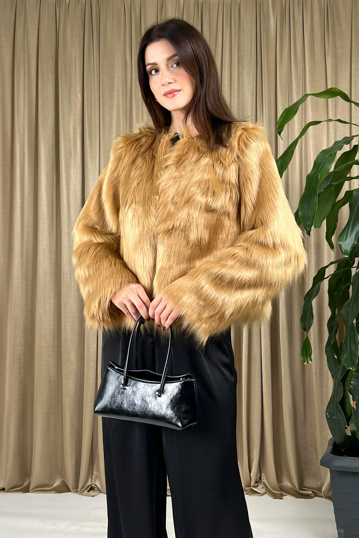 Kadın Peluş Kürk Görünümlü Kısa Ceket