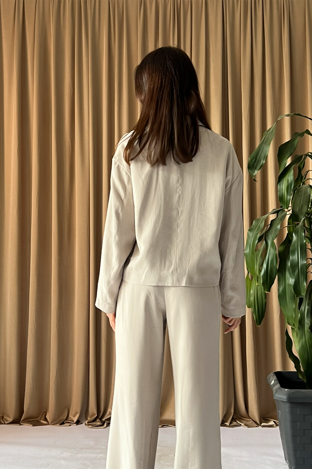 Kadın Fermuarlı Ceket ve Bağcıklı Geniş Paça Pantolon İkili Takım Günlük Kombin