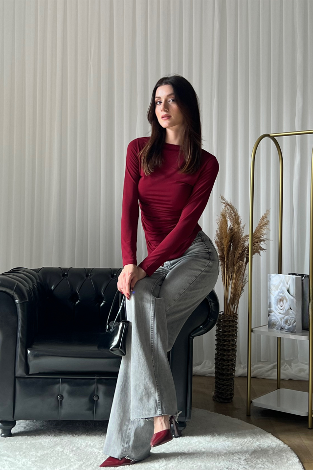 Kadın Yüksek Bel Düz Paça Jean Pantolon – Bol Kesim, Günlük ve Şık Denim