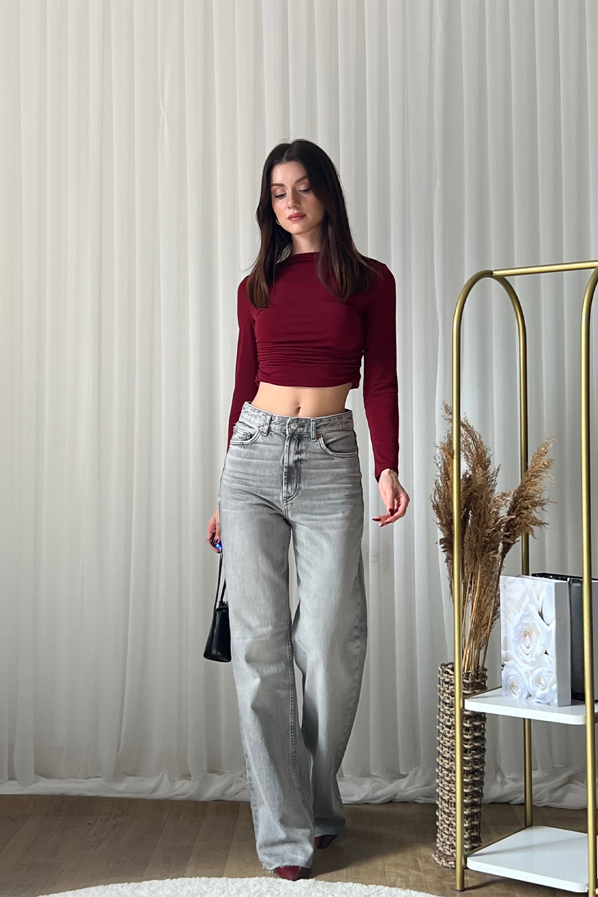 Kadın Yüksek Bel Düz Paça Jean Pantolon – Bol Kesim, Günlük ve Şık Denim