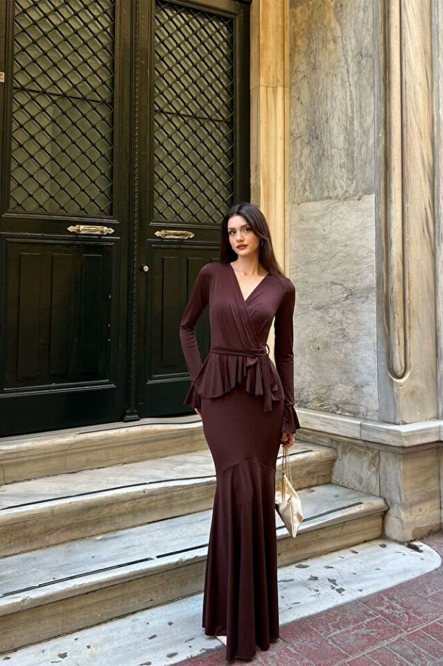 Kruvaze Yaka Volan Detaylı Uzun Elbise