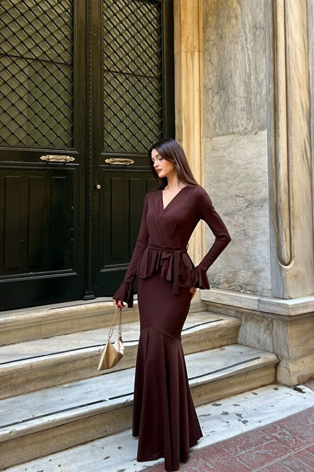 Kruvaze Yaka Volan Detaylı Uzun Elbise