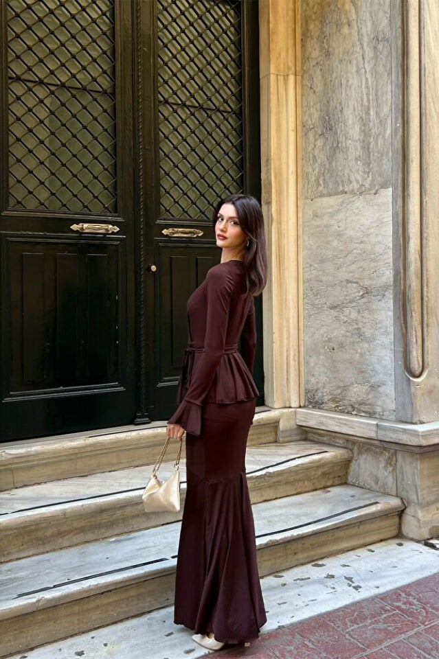 Kruvaze Yaka Volan Detaylı Uzun Elbise