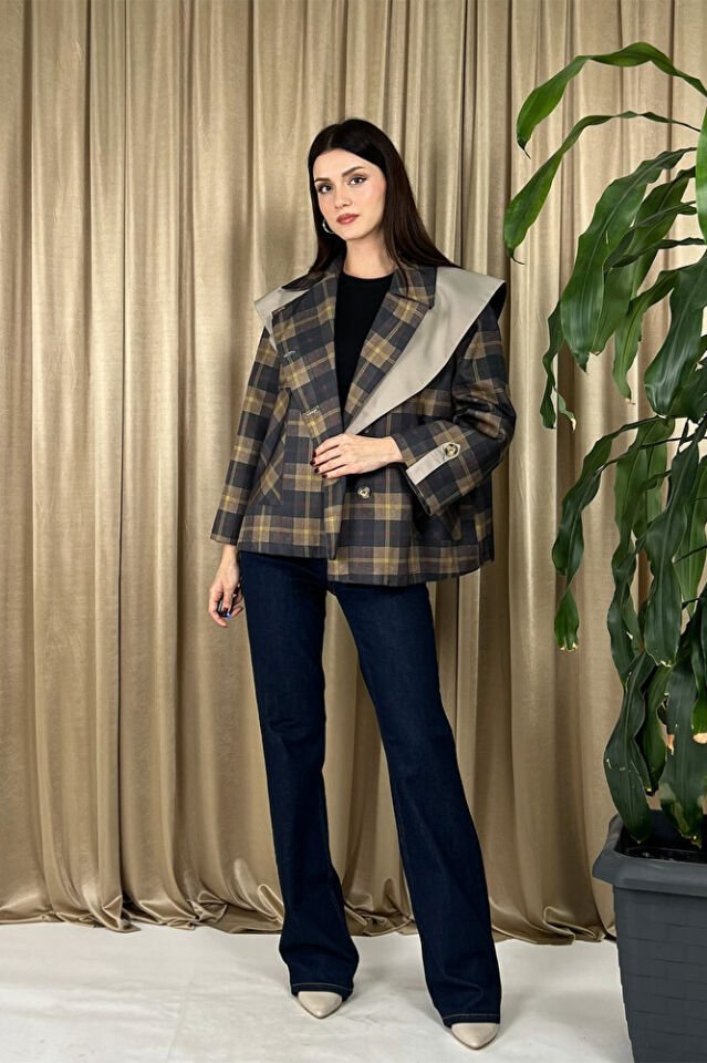 Kadın Ekose Desenli Geniş Yakalı Düğmeli Kısa Ceket-Kahverengi - M