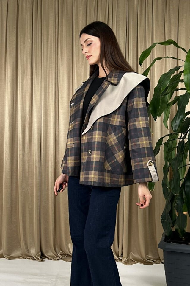 Kadın Ekose Desenli Geniş Yakalı Düğmeli Kısa Ceket-Kahverengi - M
