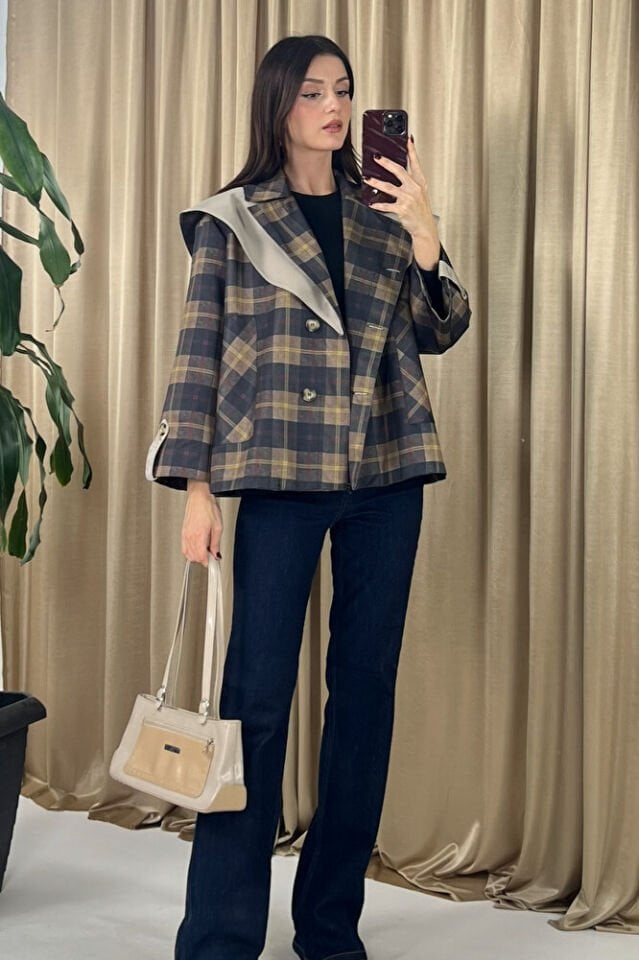 Kadın Ekose Desenli Geniş Yakalı Düğmeli Kısa Ceket-Kahverengi - M