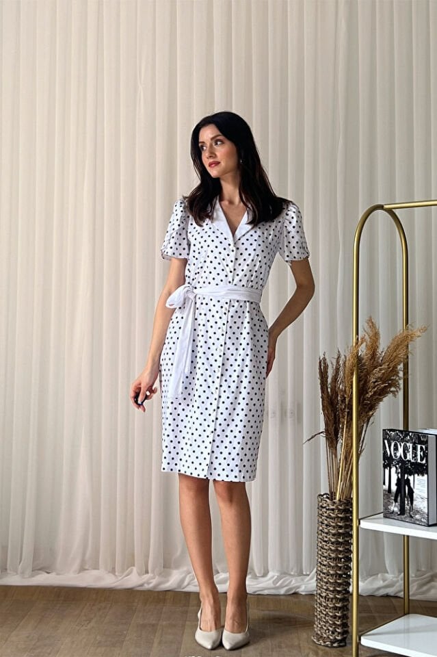 Puantiye Desenli Kuşaklı V Yaka Kısa Kollu Midi A Kesim Şık Elbise