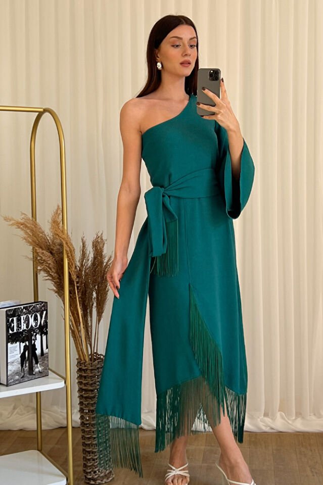 Tek Omuz Kuşaklı Püskül Detaylı Midi Elbise