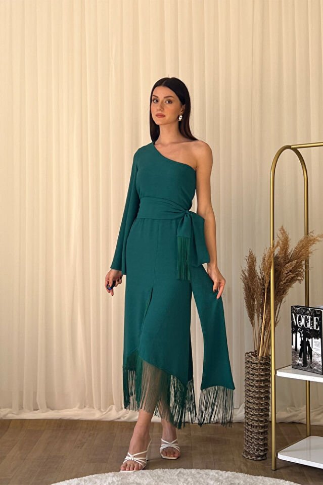 Tek Omuz Kuşaklı Püskül Detaylı Midi Elbise