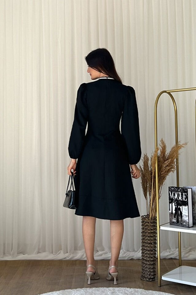 Hakim Yaka Beyaz Düğme Detaylı Uzun Kollu Midi Elbise