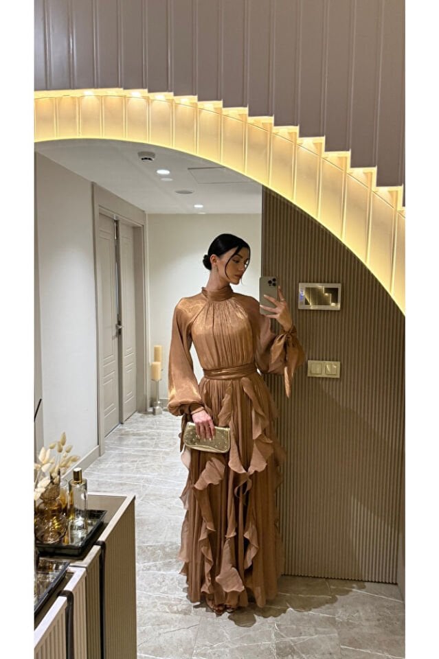 Yüksek Yaka Şifon Uzun Abiye Elbise – Fırfırlı Dökümlü Kuşaklı Model