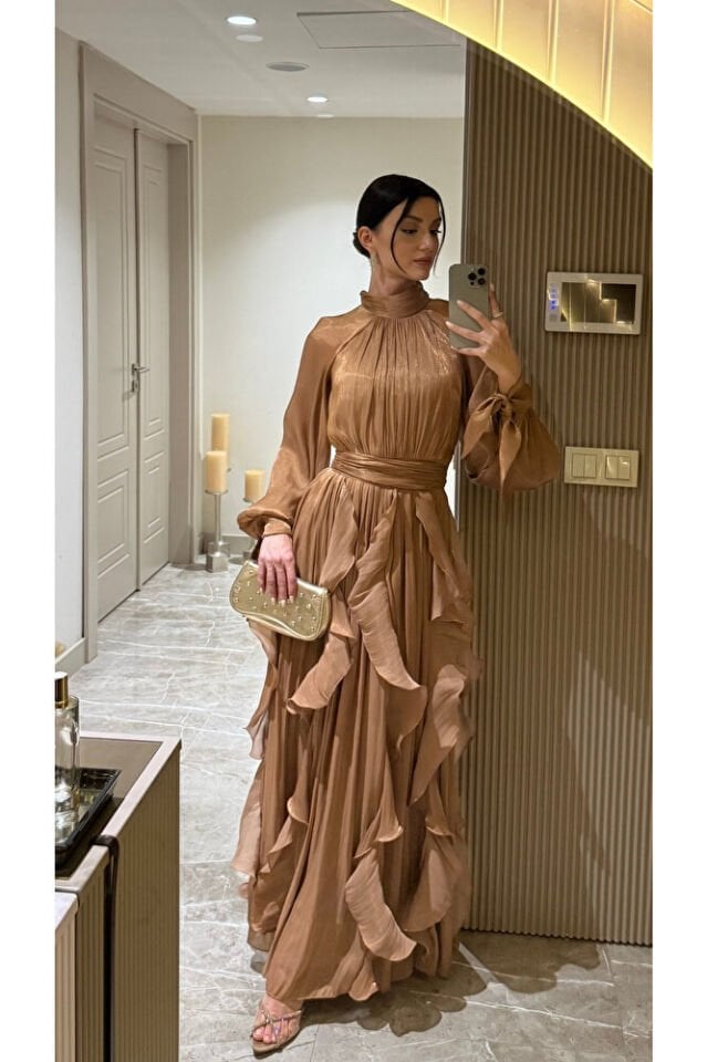 Yüksek Yaka Şifon Uzun Abiye Elbise – Fırfırlı Dökümlü Kuşaklı Model