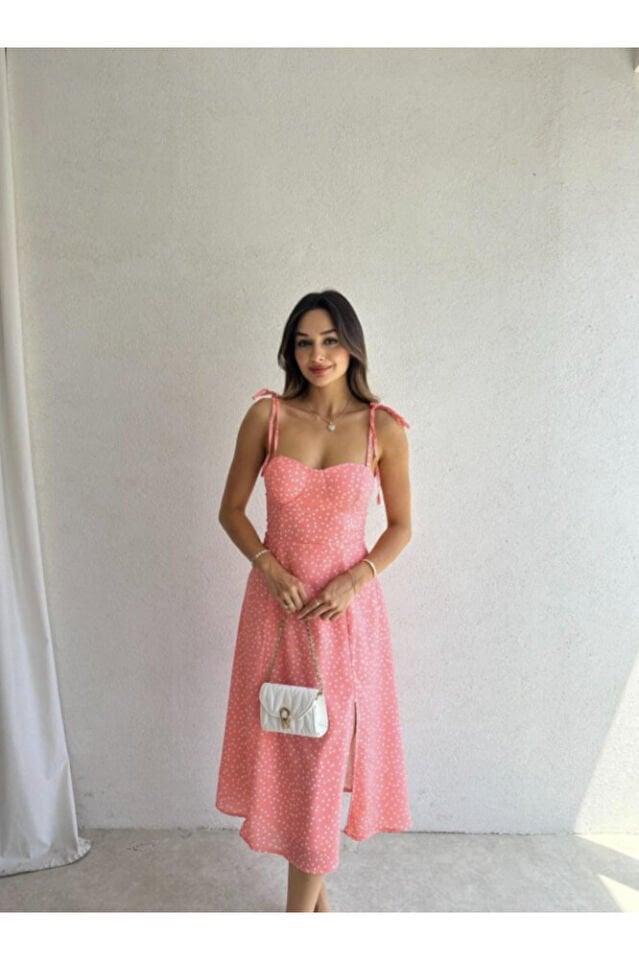 Fiyonk Askılı Yırtmaç Detaylı Puantiyeli Midi Elbise – Mavi / Pembe / Vizon / Somon