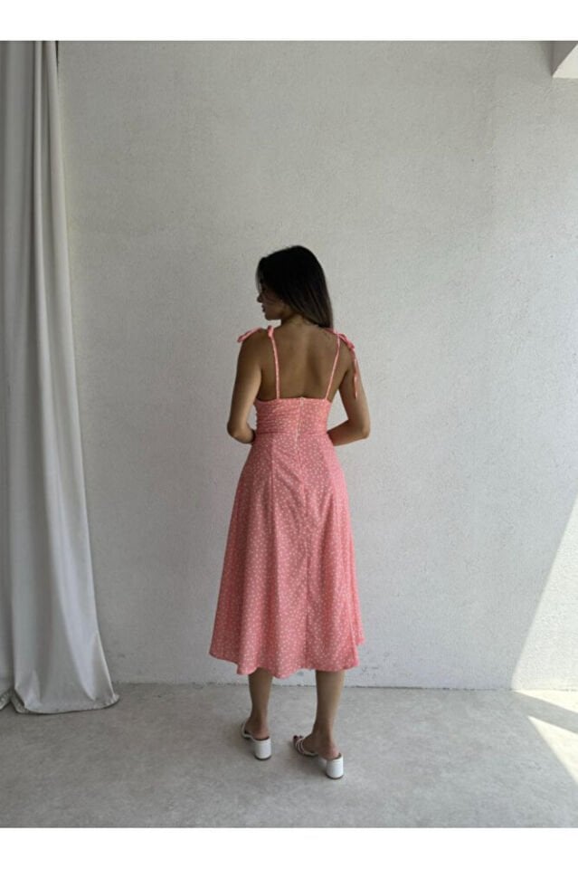 Fiyonk Askılı Yırtmaç Detaylı Puantiyeli Midi Elbise – Mavi / Pembe / Vizon / Somon